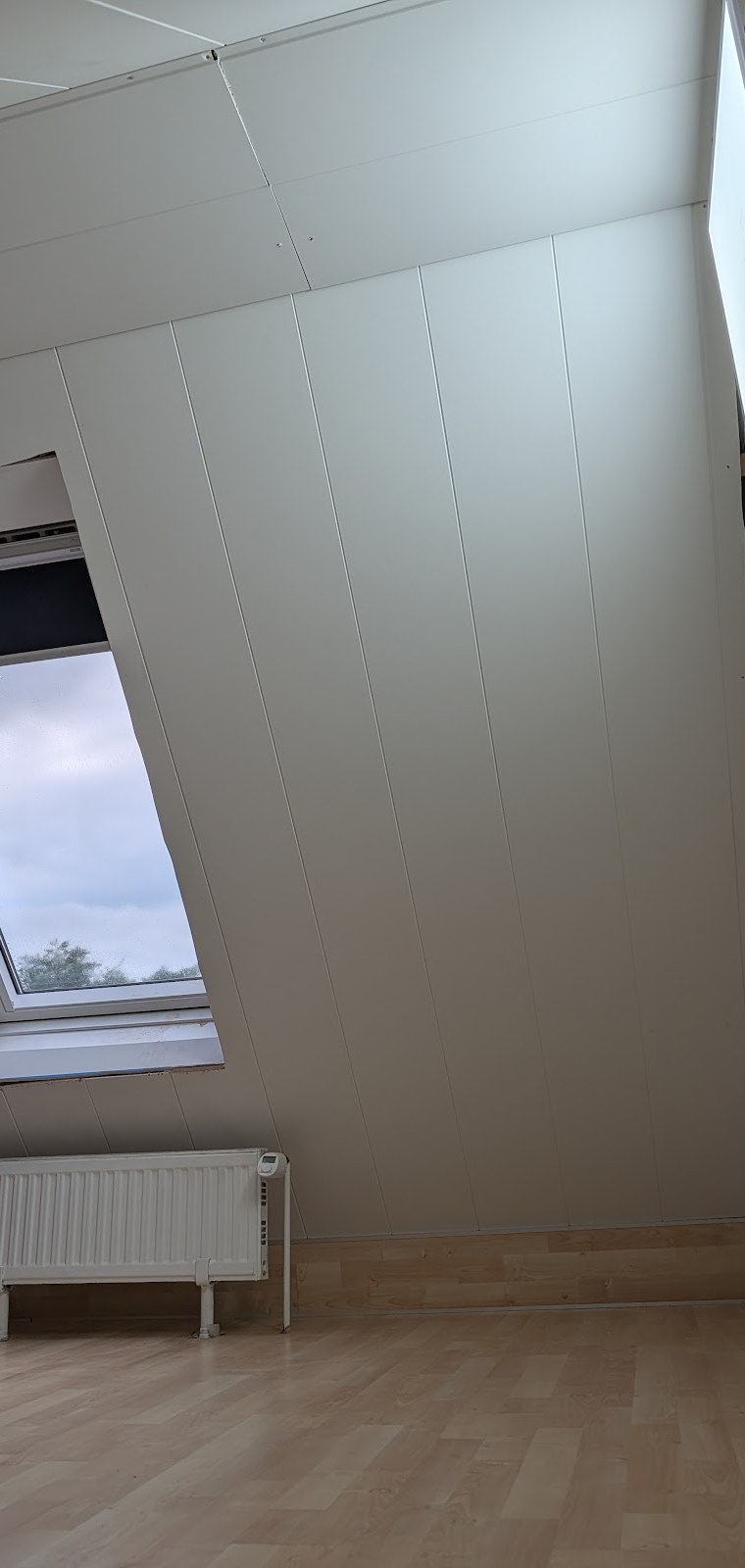 Ausgebautes Dachgeschoss mit Paneelen